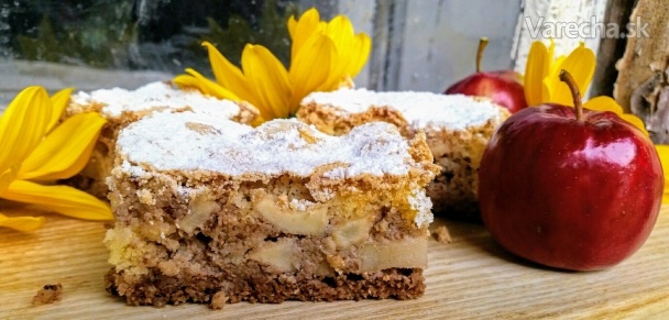 Jablkovo-orechový piškótový koláč recept