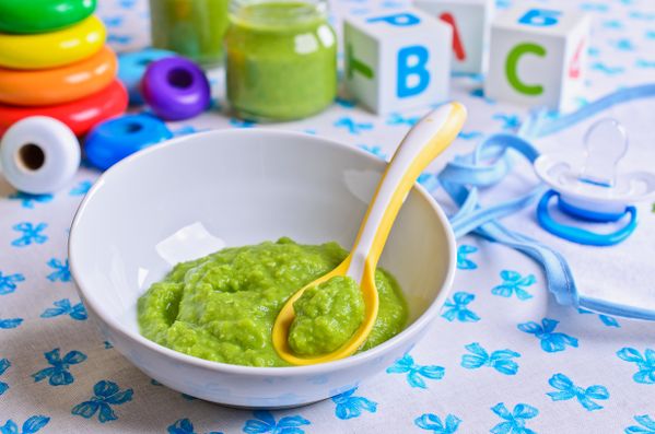Brokolicový príkrm pre dojčatá s kalerábom