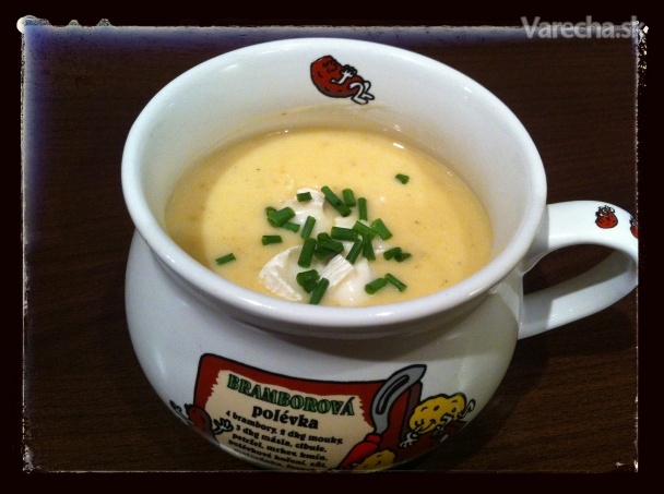 Krémová polievka z pečených zemiakov, pečeného cesnaku s ...