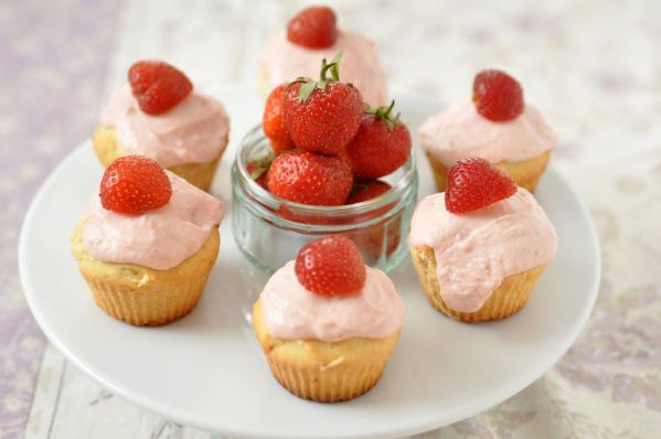 Cupcakes s tvarohovo-jahodovým krémom