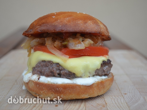 Fotorecept: Hamburger s domácou žemľou