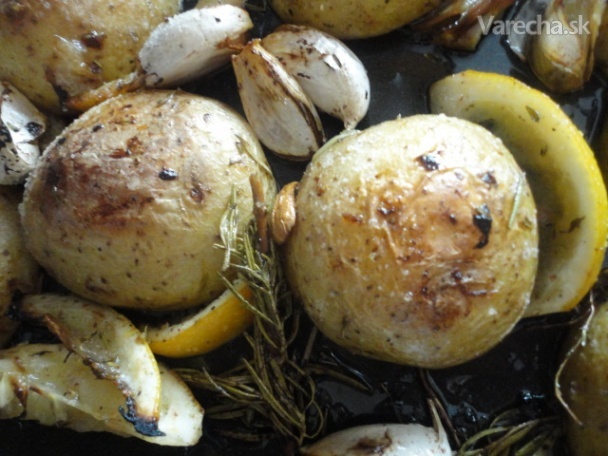 Pečené zemiaky s rozmarínom, citrónom a cesnakom (fotorecept ...
