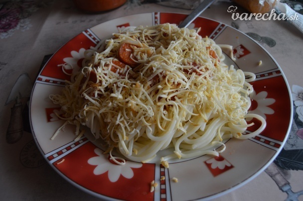 Špagety s párkovou omáčkou recept