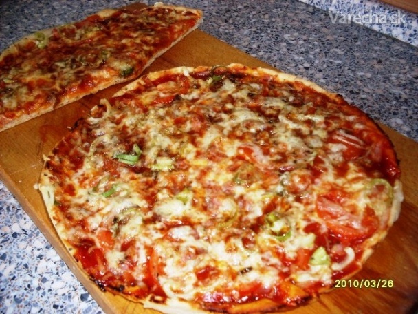 Pizza, zo všetkého trochu (fotorecept) recept
