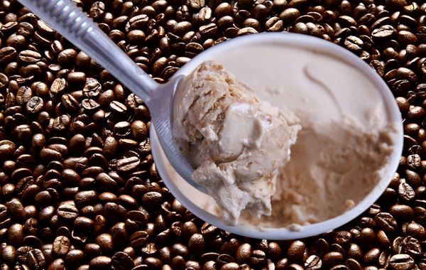 Kávový mrazený krém zmrzlina