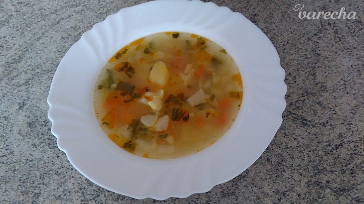 Karfiolová polievka so zeleninou, zemiakmi a s haluškami ...