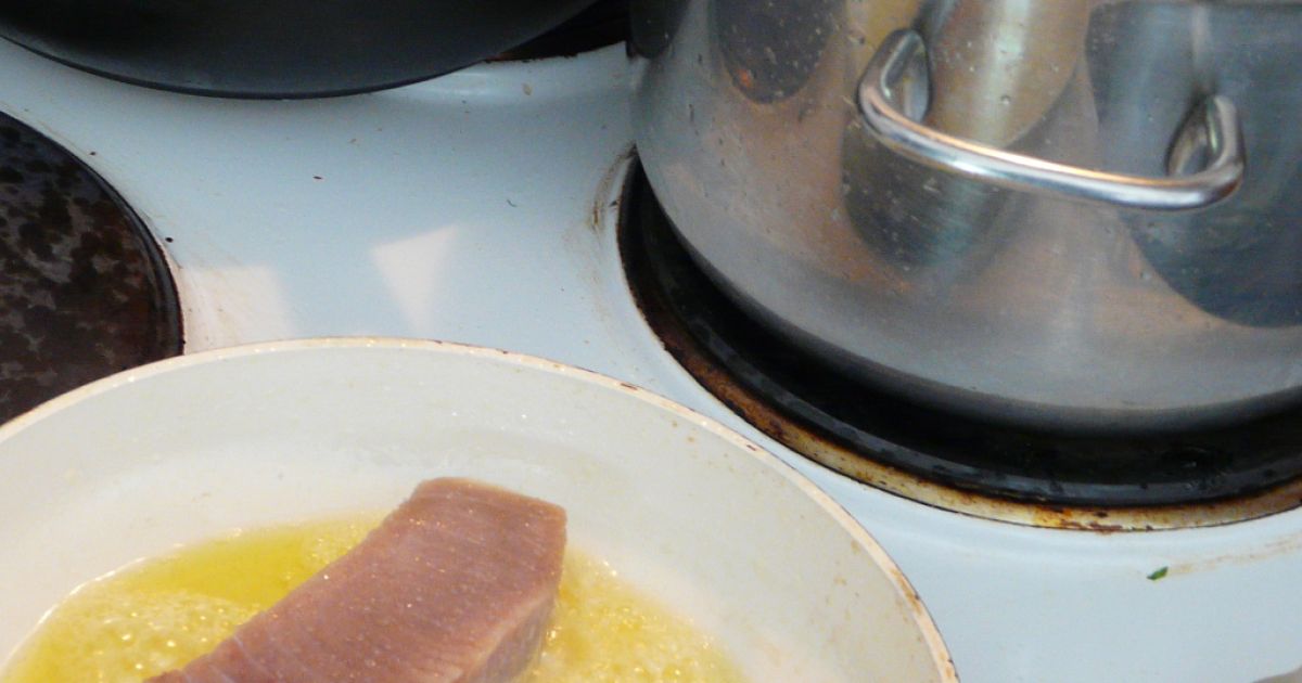 Steak z tuniaka so špenátom a rezancami, fotogaléria 5 / 6.