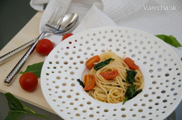 Špagety so špenátom a s paradajkami recept