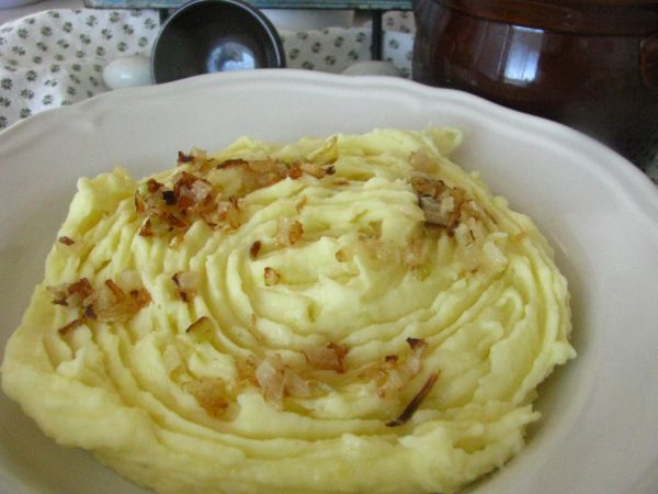 Jemná zemiaková kaša s cesnakom
