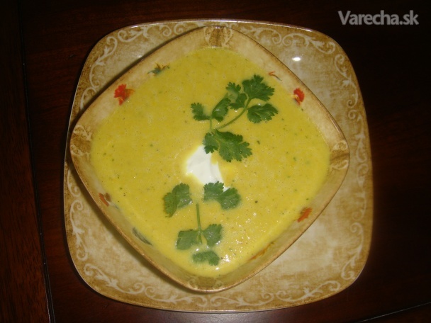 Polievka z kukurice Indian-spiced corn soup with yogurt (fotorecept ...