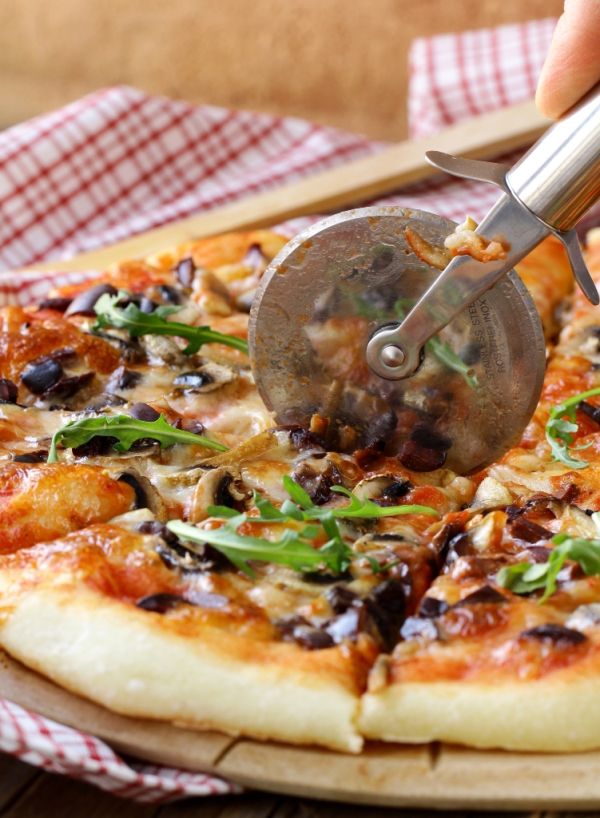 Celozrnná pizza s olivami