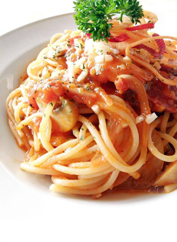 Šalát zo spaghettini s hríbovo-paradajkovou omáčkou