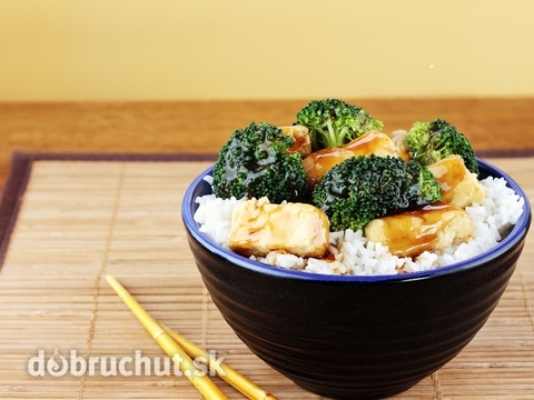 Tofu s brokolicou a ryžou