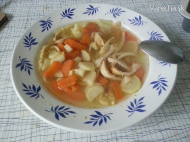 Zeleninova polievka s palacinkovými rezancami recept