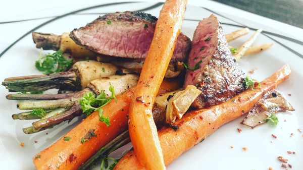 VIDEORECEPT: Pečená zelenina so steakom z roštenky ...