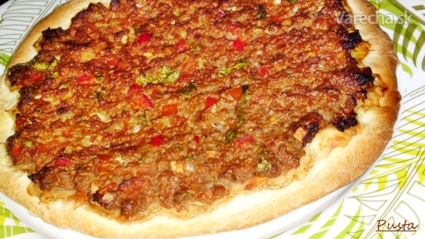 Lahmacun turecká pizza (fotorecept)