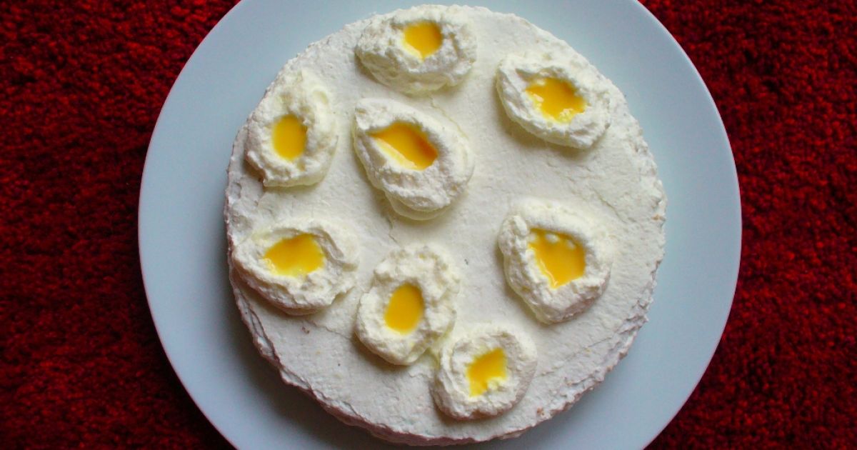 Veľkonočná torta s vaječným likérom, fotogaléria 1 / 1.