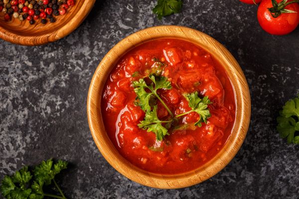 Ľahká polievka z paradajok a papriky