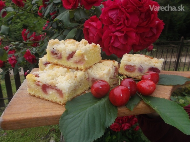 Sezónny čerešňový koláč s posýpkou a tvarohom (fotorecept) recept