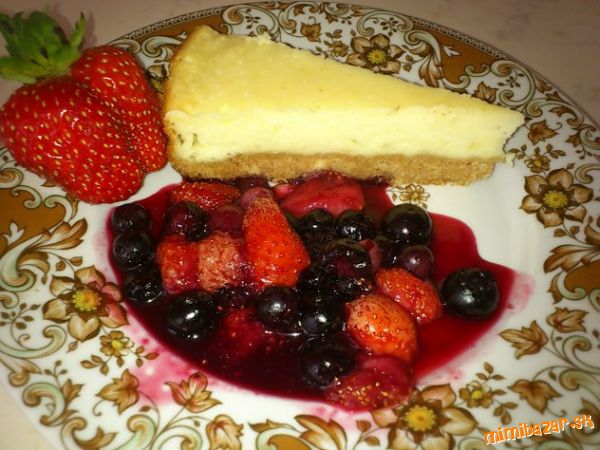 jednoduchy cheesecake s horucim ovocim