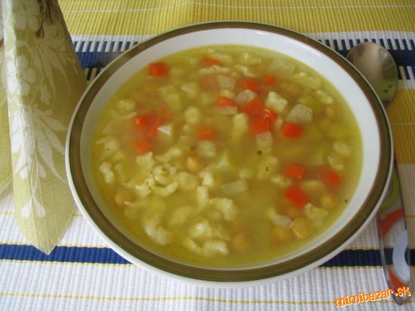 Zeleninová polievka s cícerom.