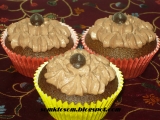 Kakaové košíčky cupcakes s kávovým krémom
