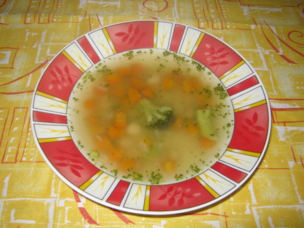 Zeleninová písmenková polievka