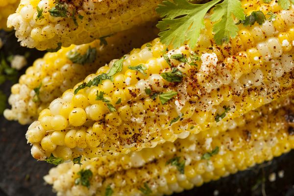 Grilované kukuričky s bylinkami