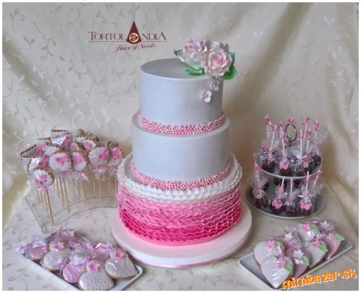 Romantická svadobná torta s ombré volánikmi
