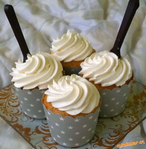 Citrónové cupcakes s jogurtovým krémom