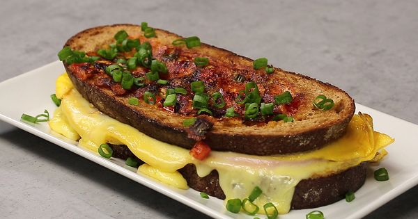 VIDEORECEPT: Plnený toast s omeletou