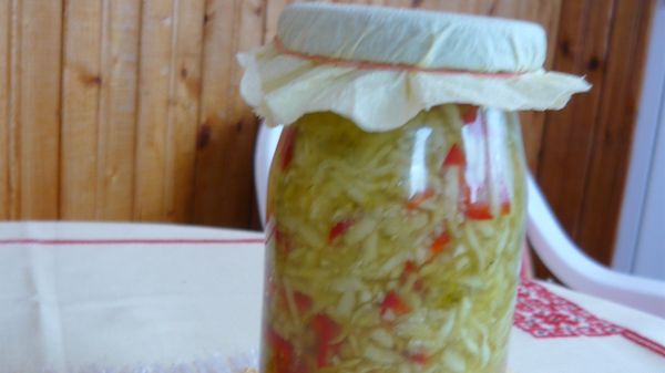 Zaváraný uhorkový šalát s vegetou