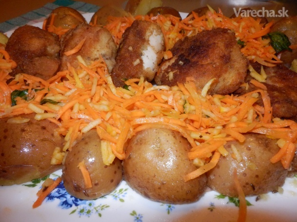 Vyprážané kura s mrkvovým šalátom (fotorecept) recept