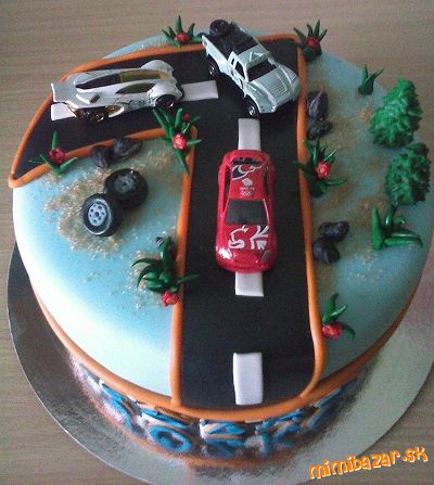 Torta s autíčkami k prvým narodeninám