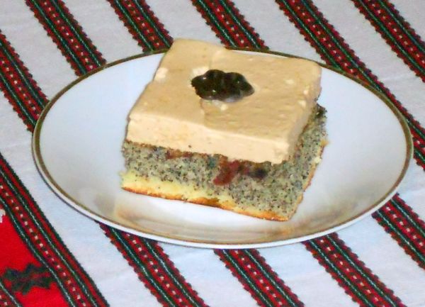 FOTORECEPT: Makový koláč s karamelovou šľahačkou