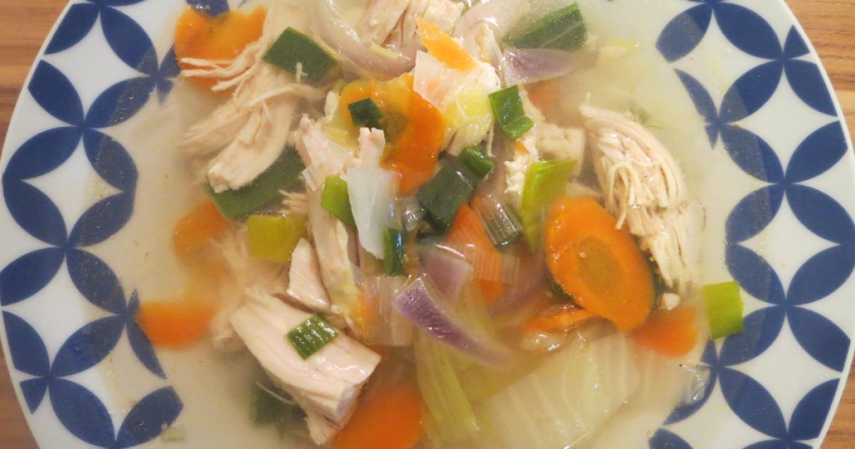 Kuracia polievka so zeleninou na vietnamský spôsob ...