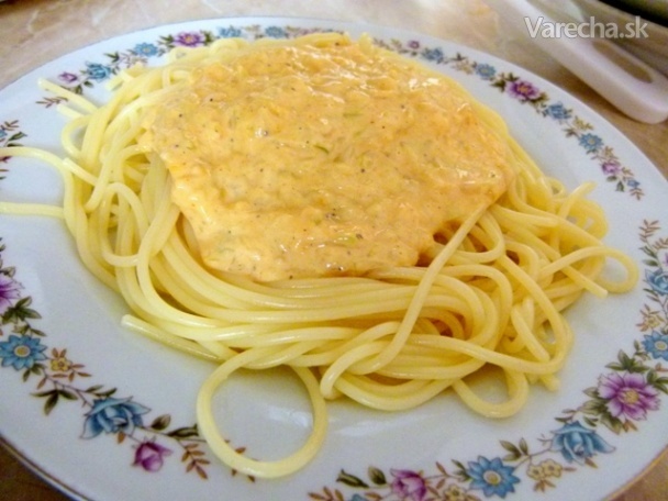 Špagety s cuketovo-syrovou omáčkou recept
