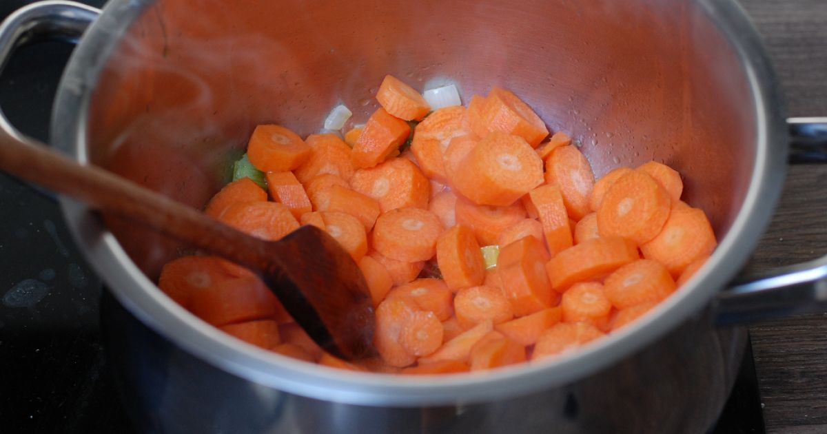 Citrónovo-mrkvová polievka s mandľovou smotanou ...