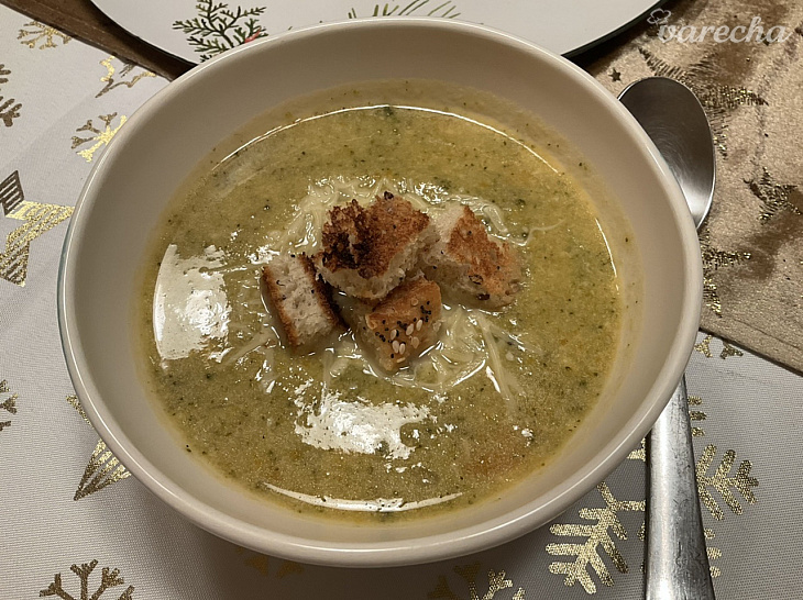 Brokolicová polievka s čedarom recept